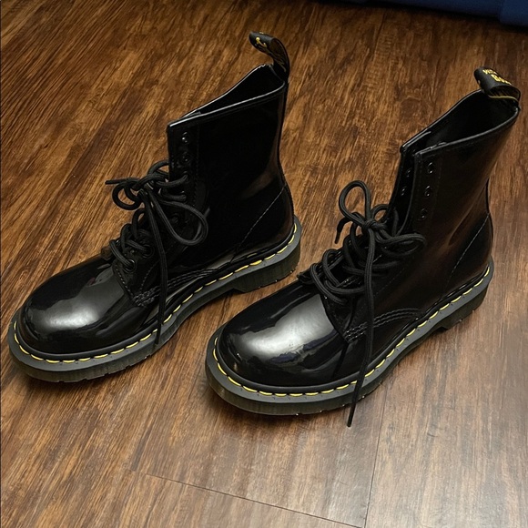 NEW Dr. Martens Docs Black Patent Leather unisex Boots Ladies 7 - Picture 5 of 15